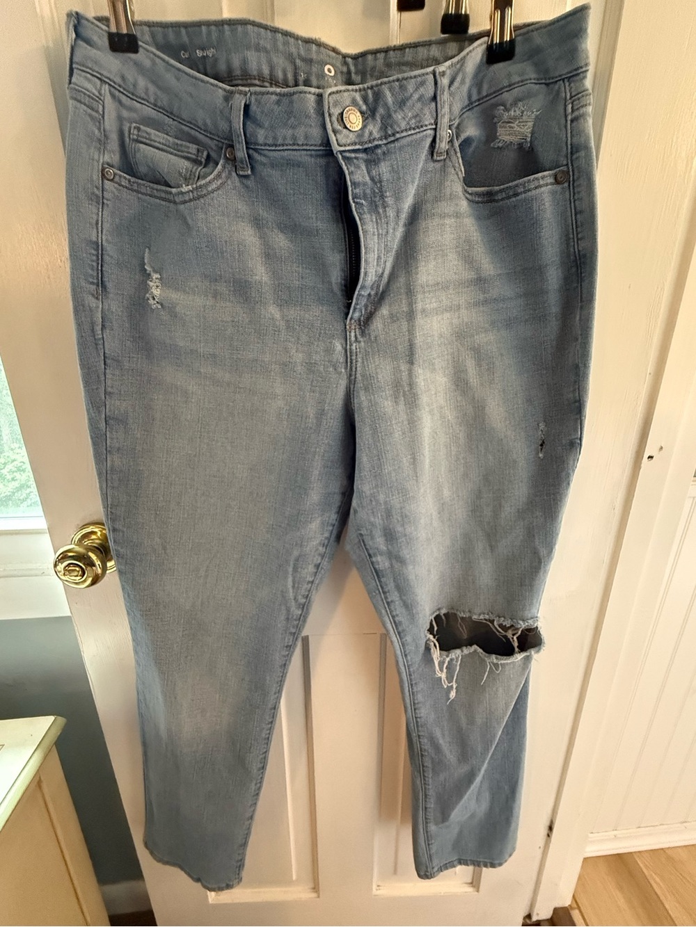 Sonoma - curvy Straight - Light Blue Distressed Women's Jeans